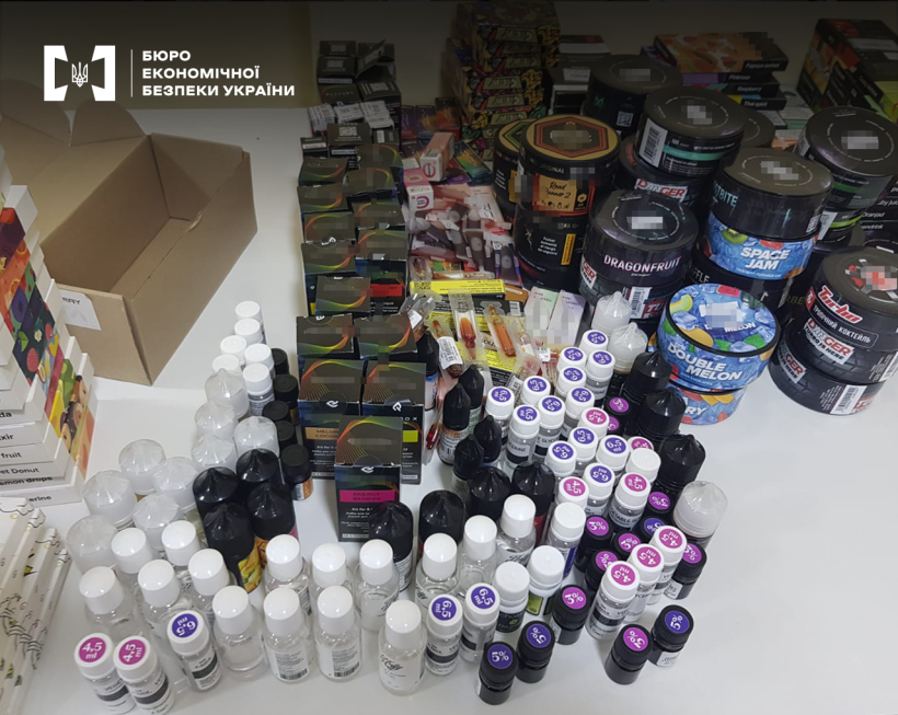 Вилучена БЕБ нікотиновмісна продукція: снюс різних смаків та рідини для електронних сигарет.