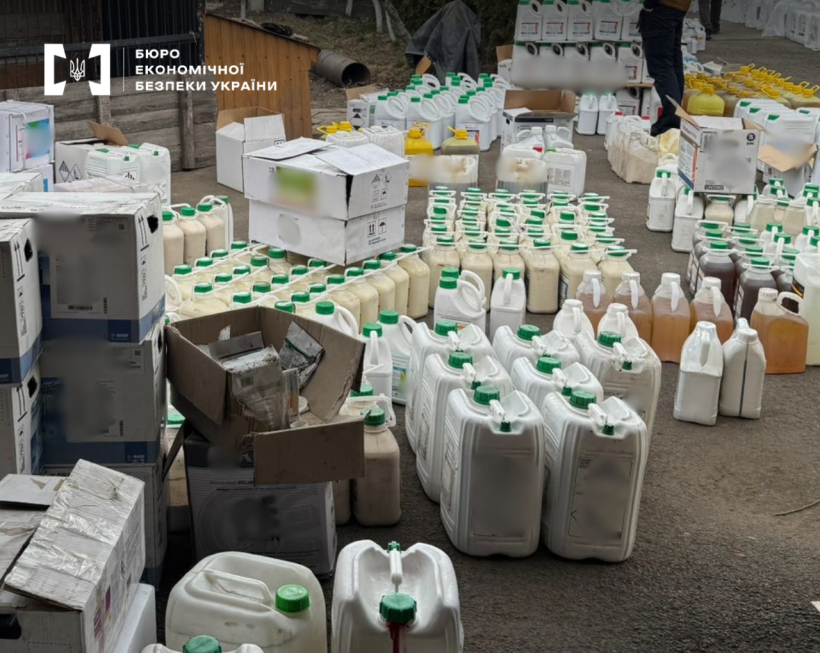A large number of plastic canisters and boxes with counterfeit agrochemicals in a yard.