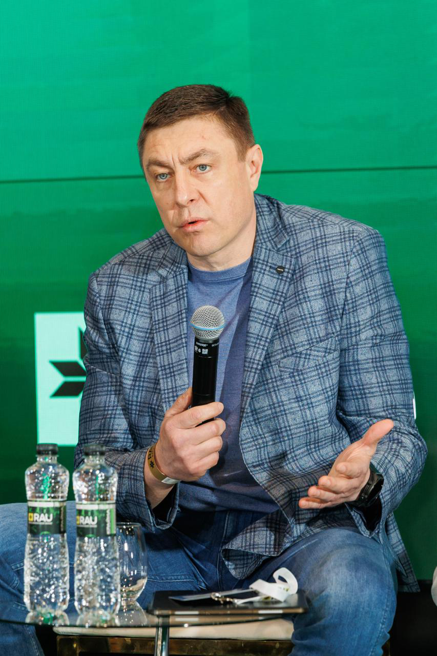 В. о. Директора БЕБ Сергій Перхун під час виступу на панельній дискусії.