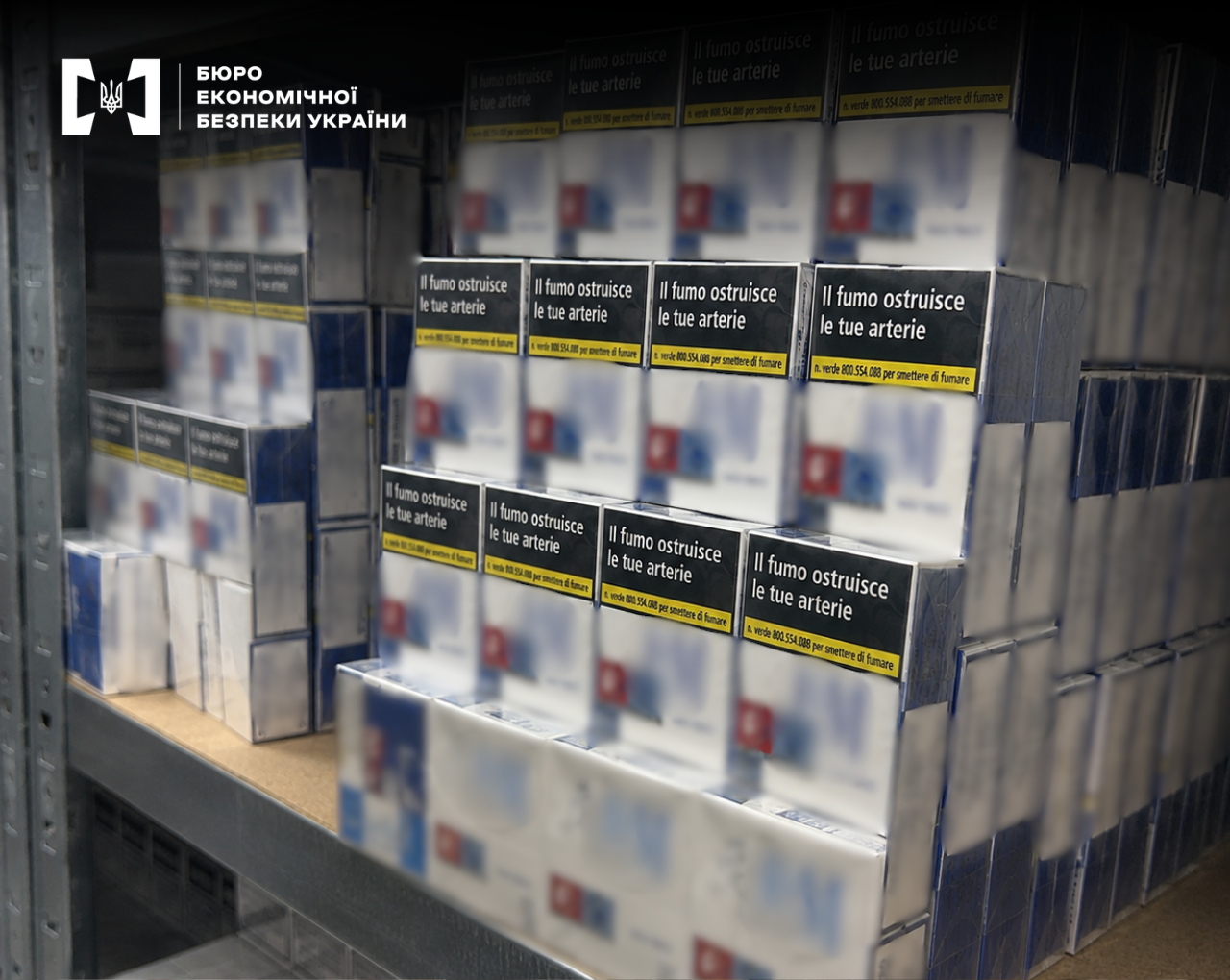 Packs of illegal cigarettes with the Italian medical warning 
