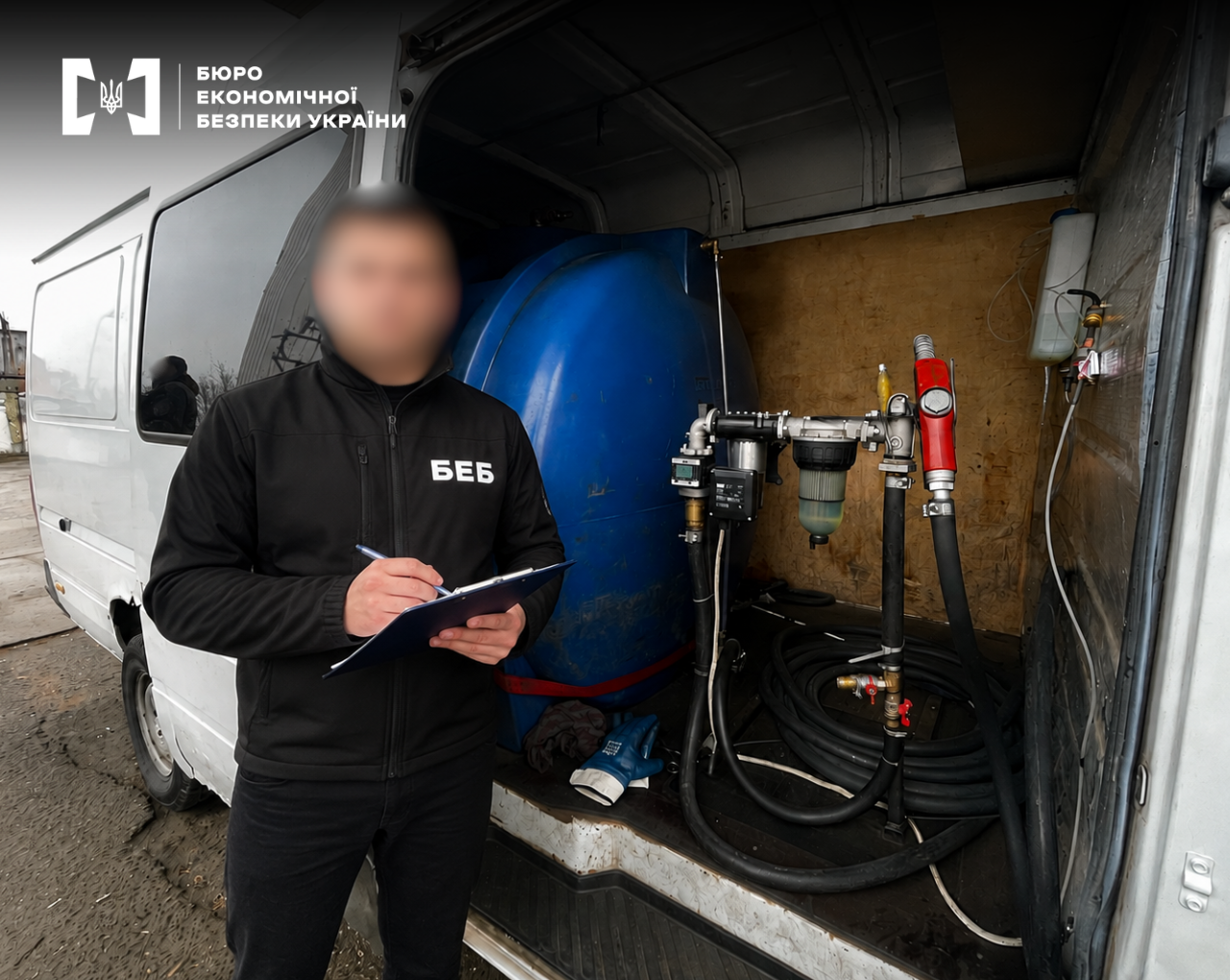 A detective next to the body of a van where a blue fuel tank, a meter, and a fuel dispensing nozzle are installed.