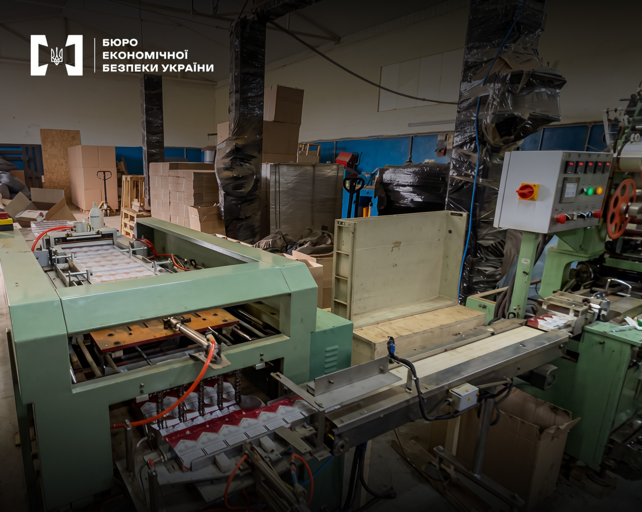 An industrial line of an underground cigarette manufacturing workshop and boxes.